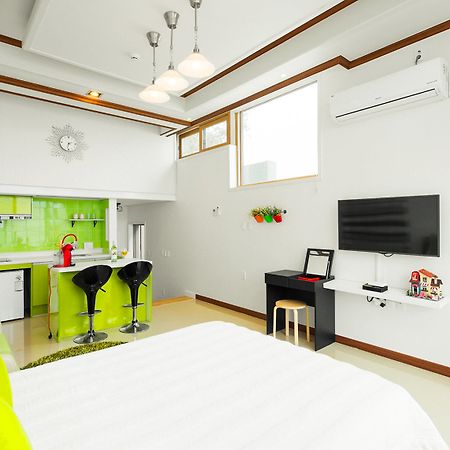 Sea & Pine Pension Namhae Esterno foto
